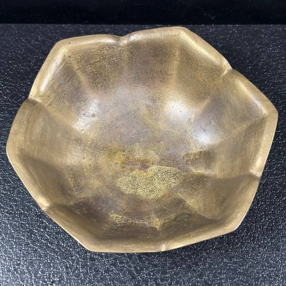 Vintage Brass Scalloped Bowl Eight Lobed Footed Catchall Dish Aged Patina 5.25in